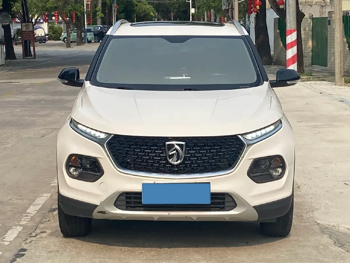 2019 BaoJun 730 1.5L 105HP L4 6MT,autocango,china used car exporter,china ev exporter,chinese used car exporter,chinese used ev exporter