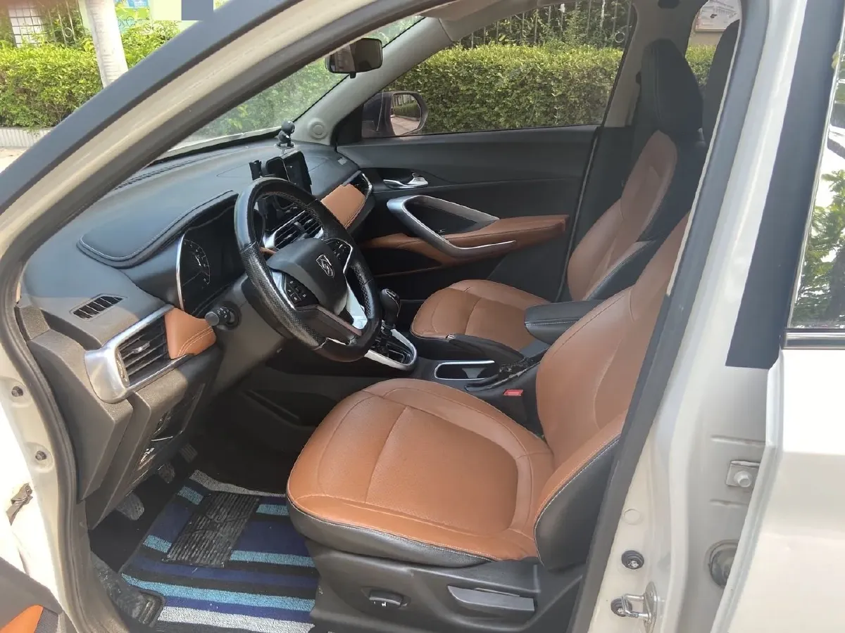 2019 BaoJun 730 1.5L 105HP L4 6MT,autocango,china used car exporter,china ev exporter,chinese used car exporter,chinese used ev exporter