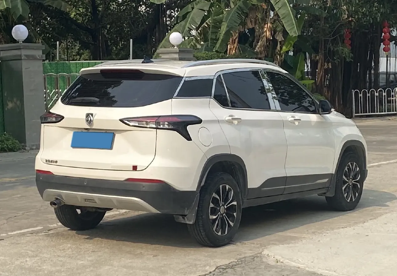 2019 BaoJun 730 1.5L 105HP L4 6MT,autocango,china used car exporter,china ev exporter,chinese used car exporter,chinese used ev exporter