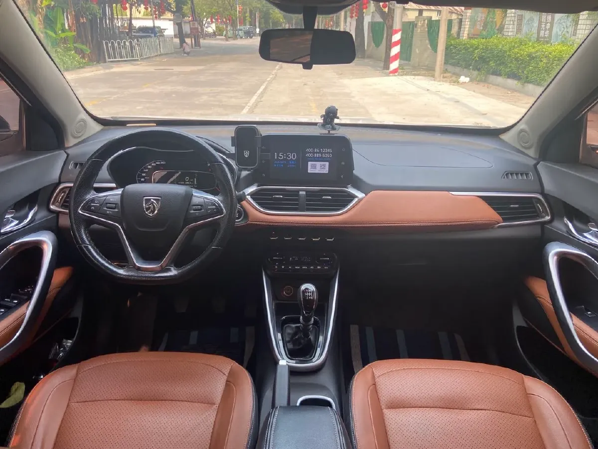 2019 BaoJun 730 1.5L 105HP L4 6MT,autocango,china used car exporter,china ev exporter,chinese used car exporter,chinese used ev exporter