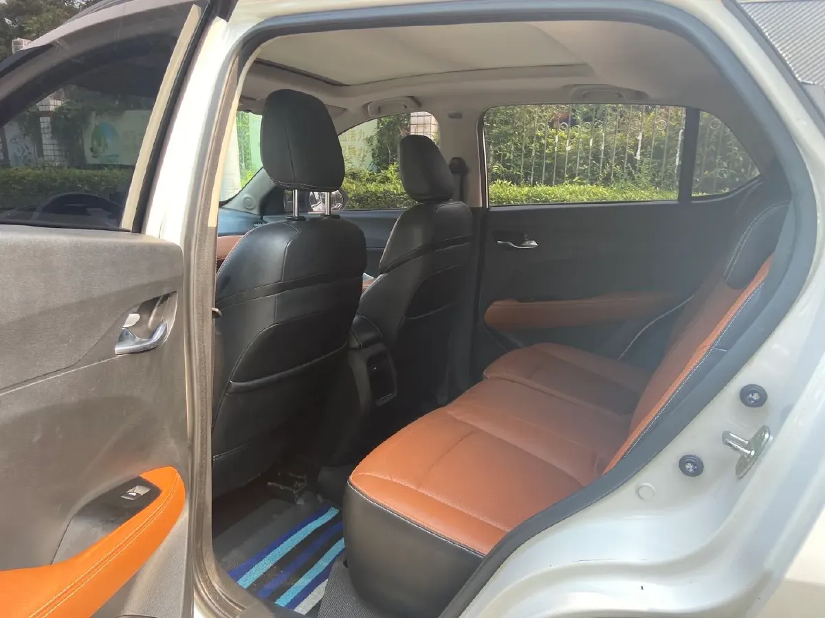 2019 BaoJun 730 1.5L 105HP L4 6MT,autocango,china used car exporter,china ev exporter,chinese used car exporter,chinese used ev exporter