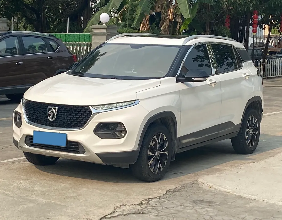 2019 BaoJun 730 1.5L 105HP L4 6MT,autocango,china used car exporter,china ev exporter,chinese used car exporter,chinese used ev exporter
