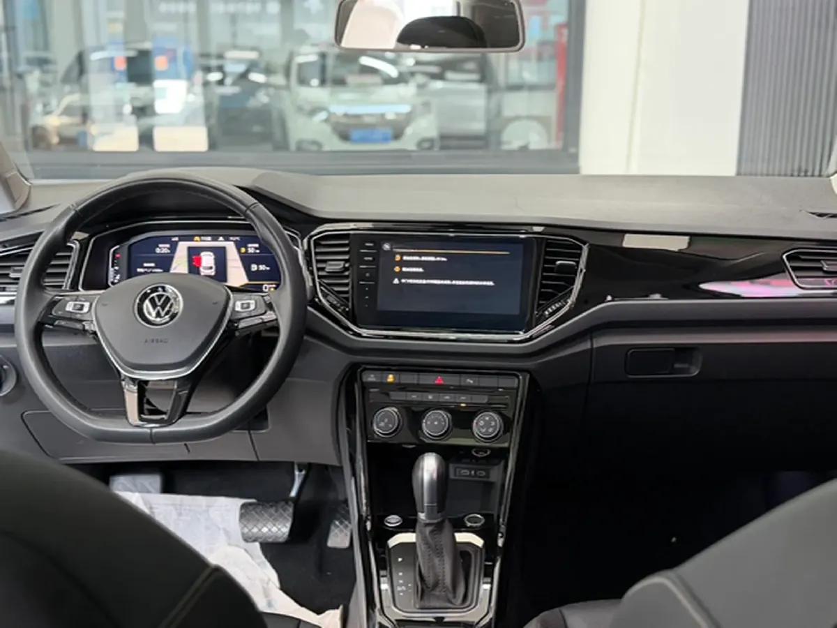 2022 Volkswagen T-Roc 1.4T 150HP L4 7DCT,autocango,china used car exporter,china ev exporter,chinese used car exporter,chinese used ev exporter