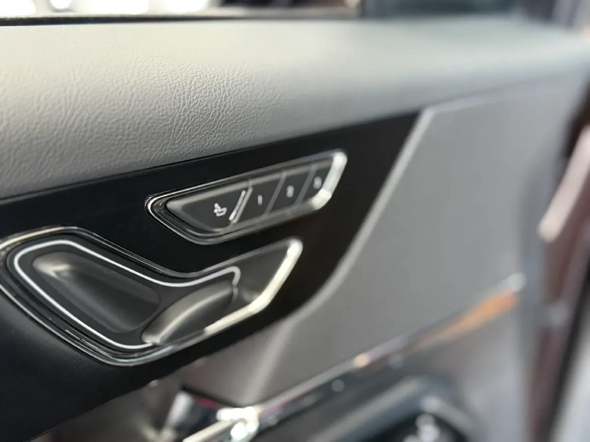 2023 Lincoln Corsair 2.0T 261HP L4 8AT,autocango,china used car exporter,china ev exporter,chinese used car exporter,chinese used ev exporter