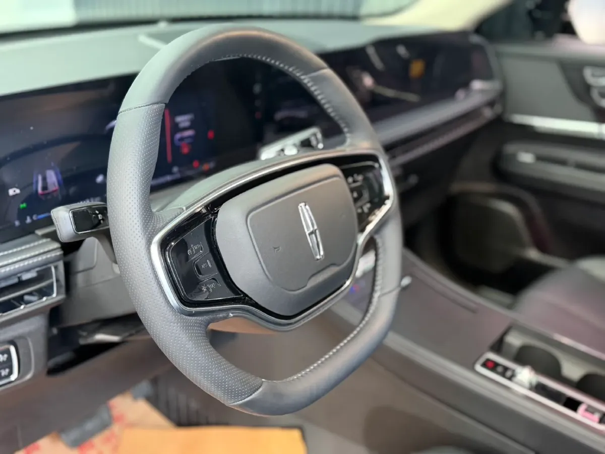 2023 Lincoln Corsair 2.0T 261HP L4 8AT,autocango,china used car exporter,china ev exporter,chinese used car exporter,chinese used ev exporter