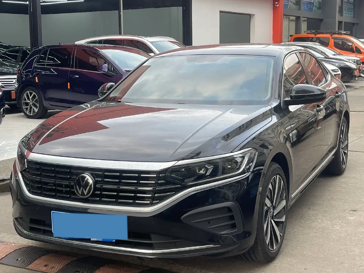 2025 Volkswagen Passat 2.0T 220HP L4 7DCT,autocango,china used car exporter,china ev exporter,chinese used car exporter,chinese used ev exporter