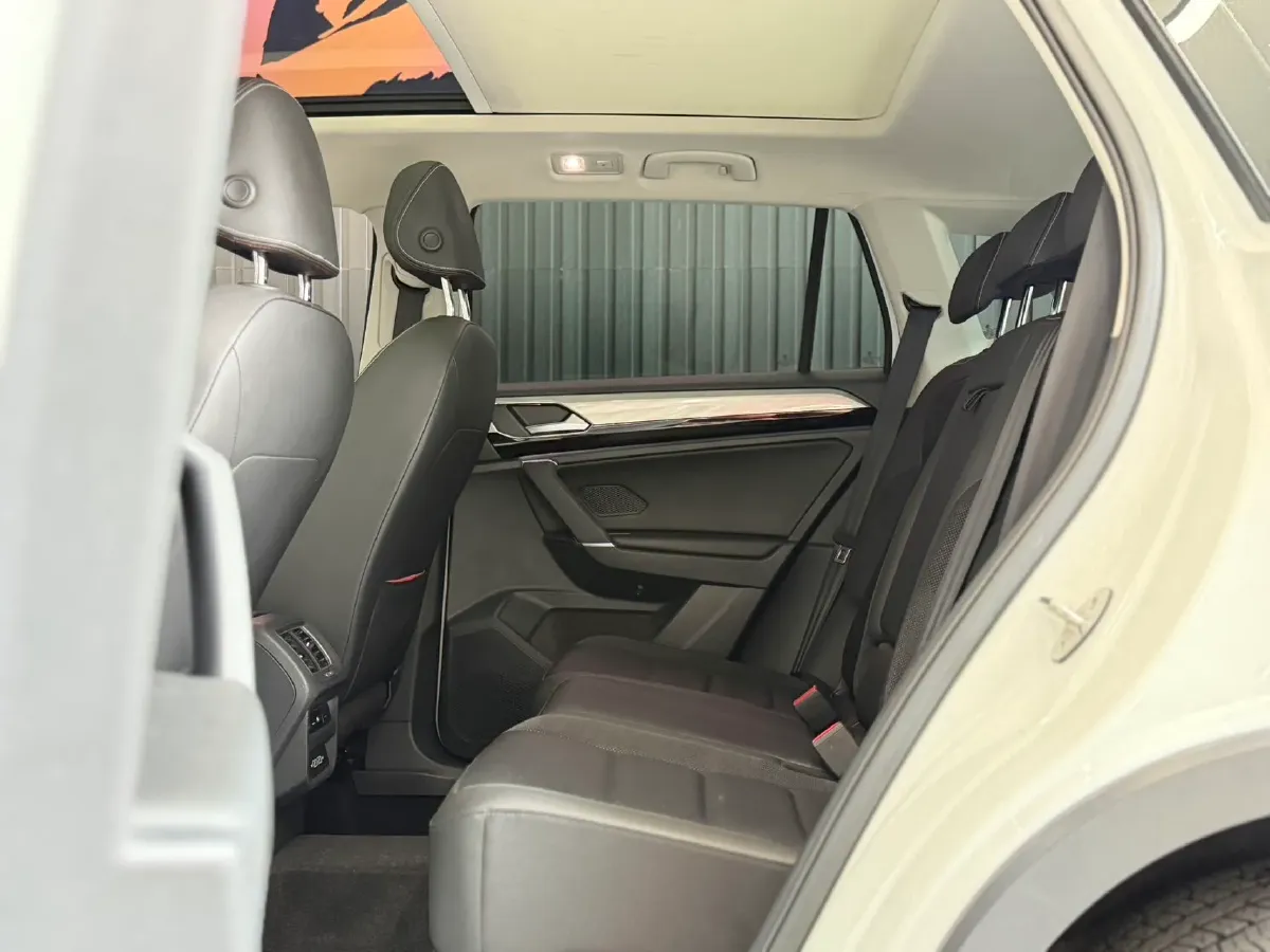 2019 MINI CLUBMAN 1.5T 102HP L3 6AT,autocango,china used car exporter,china ev exporter,chinese used car exporter,chinese used ev exporter