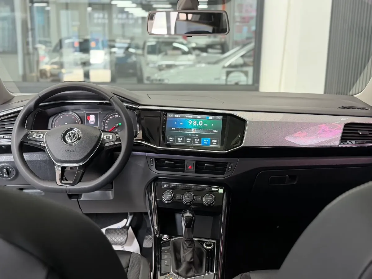 2019 MINI CLUBMAN 1.5T 102HP L3 6AT,autocango,china used car exporter,china ev exporter,chinese used car exporter,chinese used ev exporter