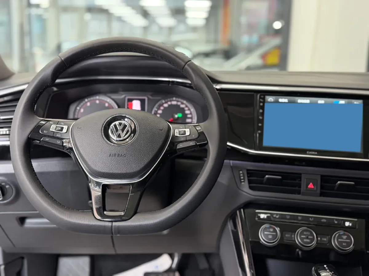 2019 MINI CLUBMAN 1.5T 102HP L3 6AT,autocango,china used car exporter,china ev exporter,chinese used car exporter,chinese used ev exporter