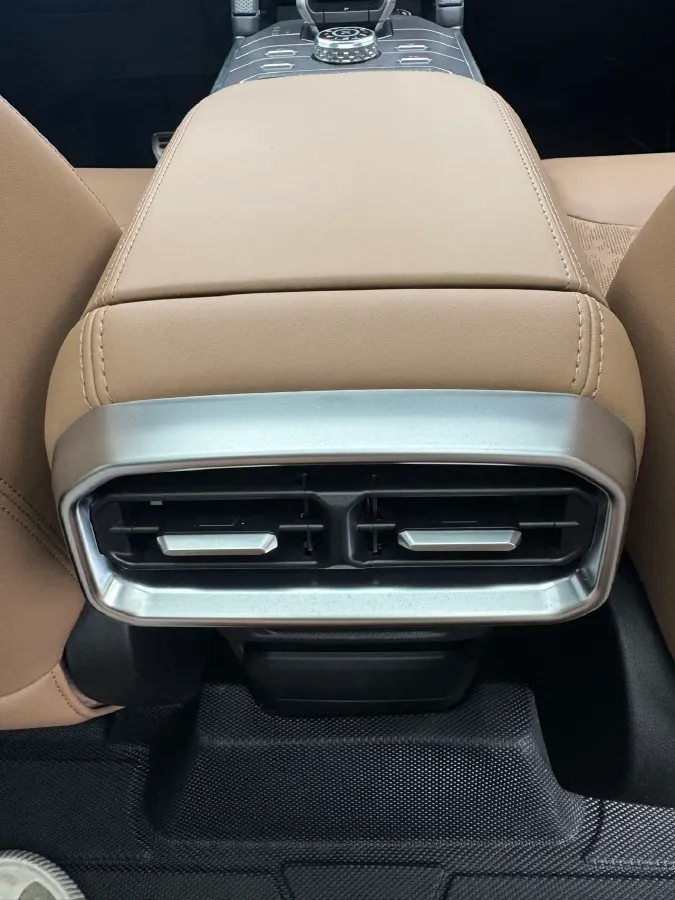 2024 Jetour Traveller 2.0T 254HP L4 7DCT,autocango,china used car exporter,china ev exporter,chinese used car exporter,chinese used ev exporter