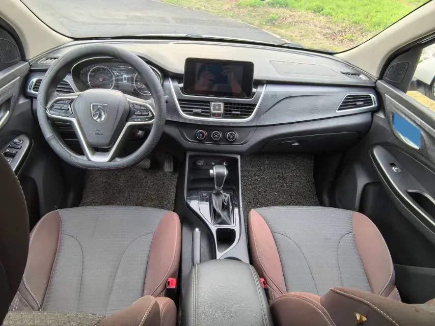 2019 BaoJun 730 1.5T 147HP L4 CVT,autocango,china used car exporter,china ev exporter,chinese used car exporter,chinese used ev exporter