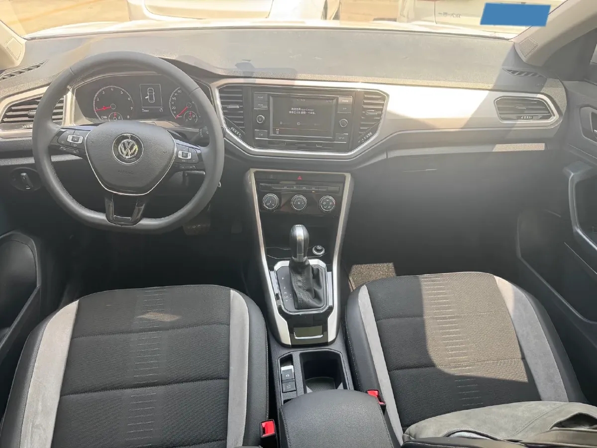 2020 Volkswagen T-Roc 1.4T 131HP L4 7DCT,autocango,china used car exporter,china ev exporter,chinese used car exporter,chinese used ev exporter