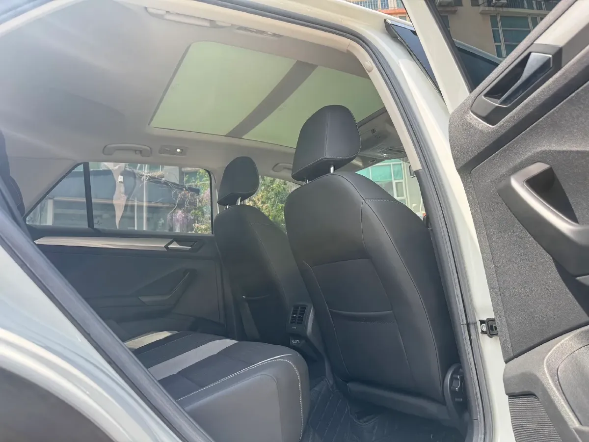 2020 Volkswagen T-Roc 1.4T 131HP L4 7DCT,autocango,china used car exporter,china ev exporter,chinese used car exporter,chinese used ev exporter