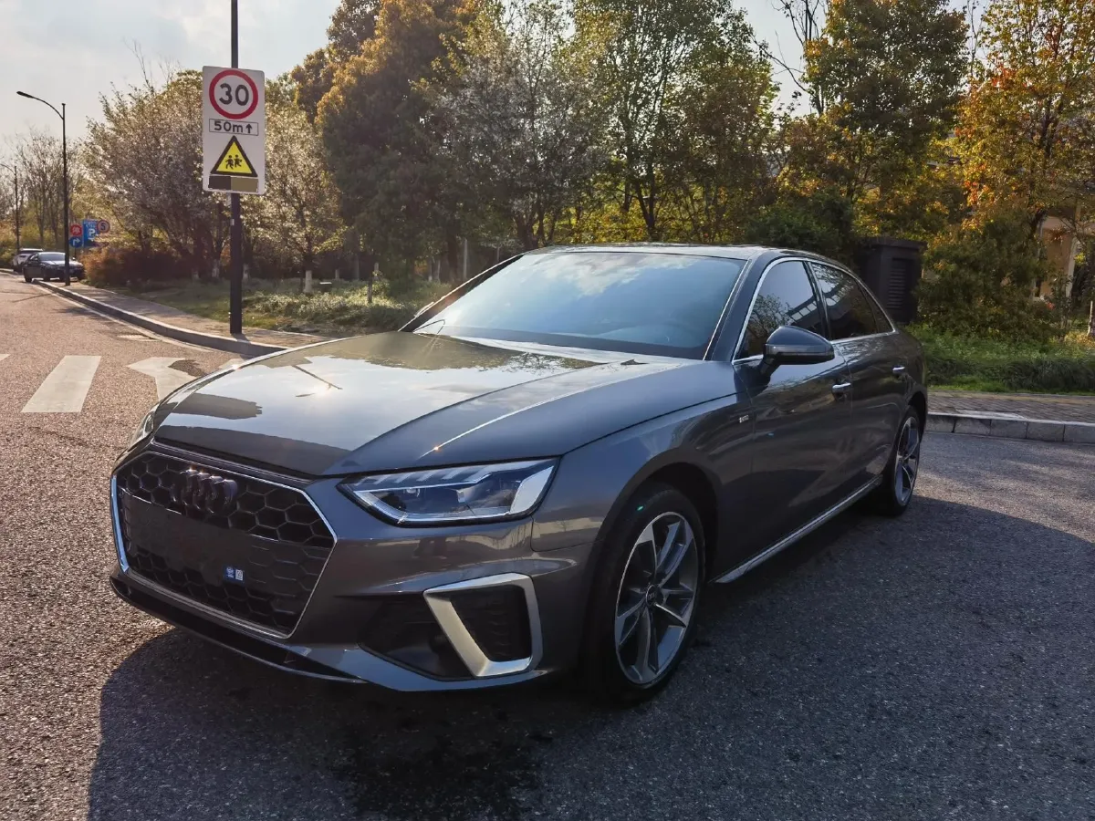 2023 Audi A4L 2.0T 190HP L4 7DCT,autocango,china used car exporter,china ev exporter,chinese used car exporter,chinese used ev exporter