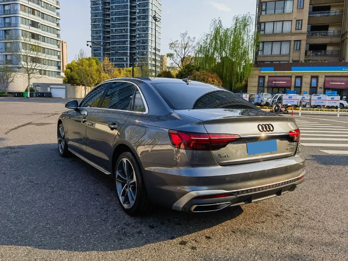 2023 Audi A4L 2.0T 190HP L4 7DCT,autocango,china used car exporter,china ev exporter,chinese used car exporter,chinese used ev exporter