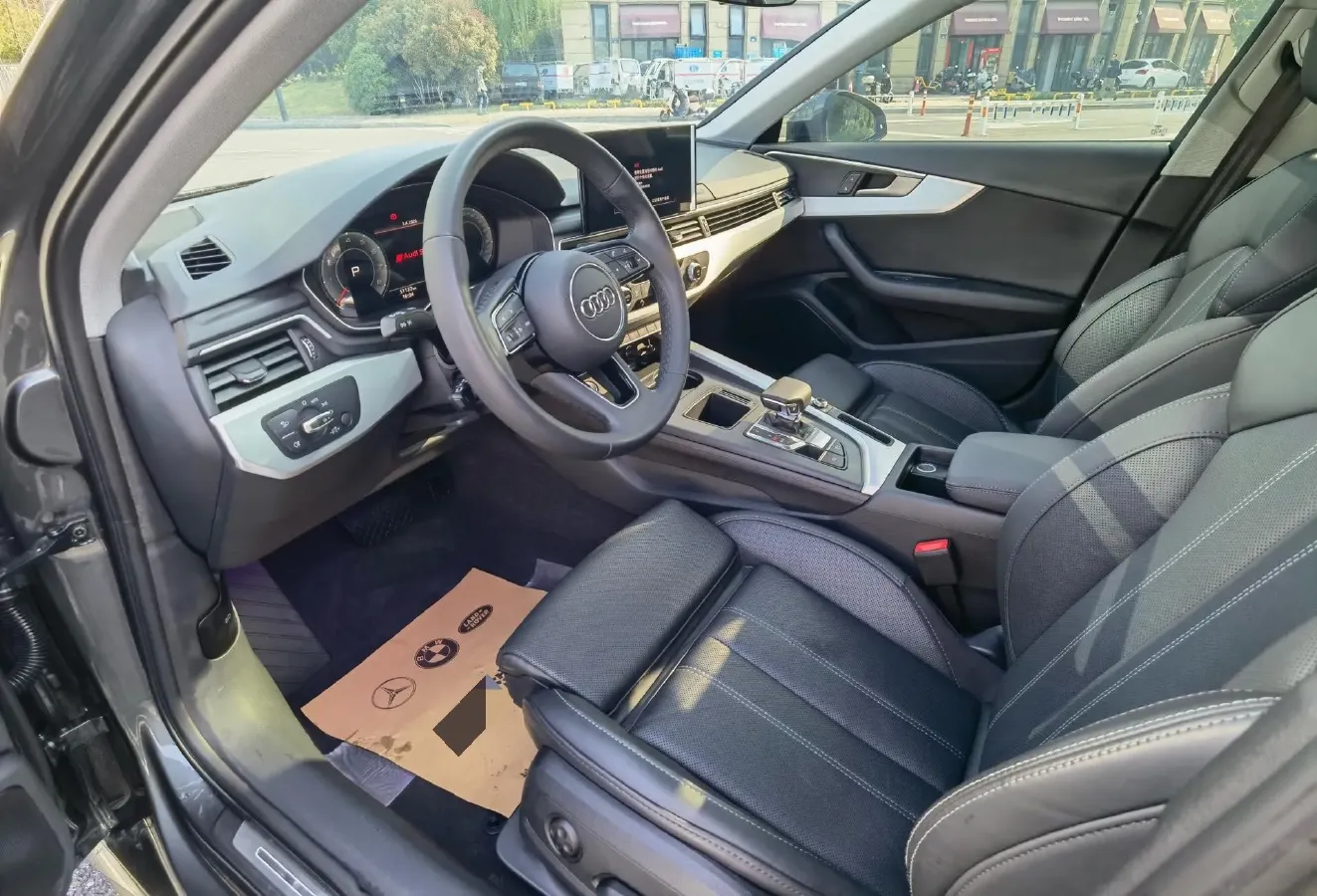 2023 Audi A4L 2.0T 190HP L4 7DCT,autocango,china used car exporter,china ev exporter,chinese used car exporter,chinese used ev exporter