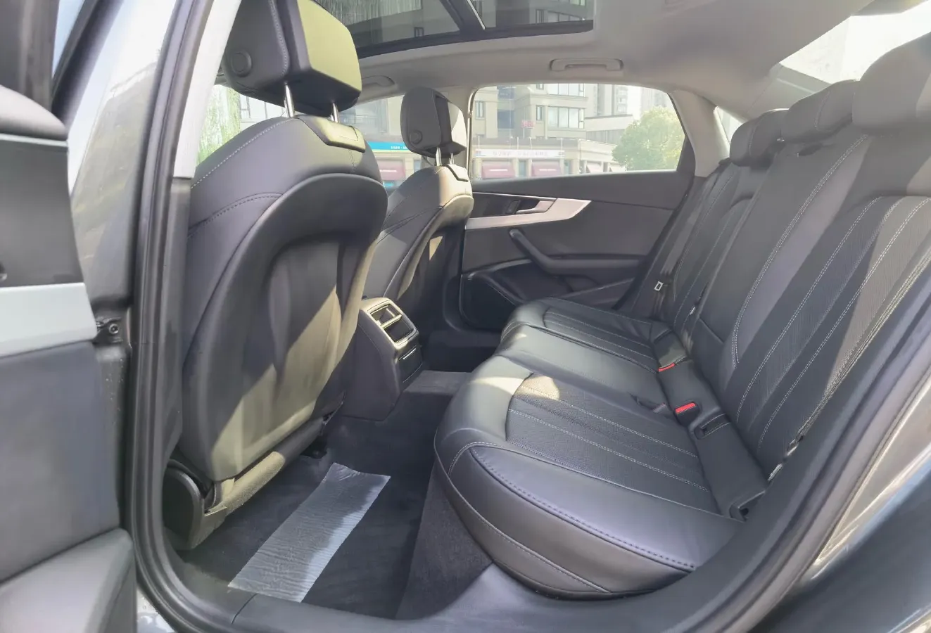 2023 Audi A4L 2.0T 190HP L4 7DCT,autocango,china used car exporter,china ev exporter,chinese used car exporter,chinese used ev exporter