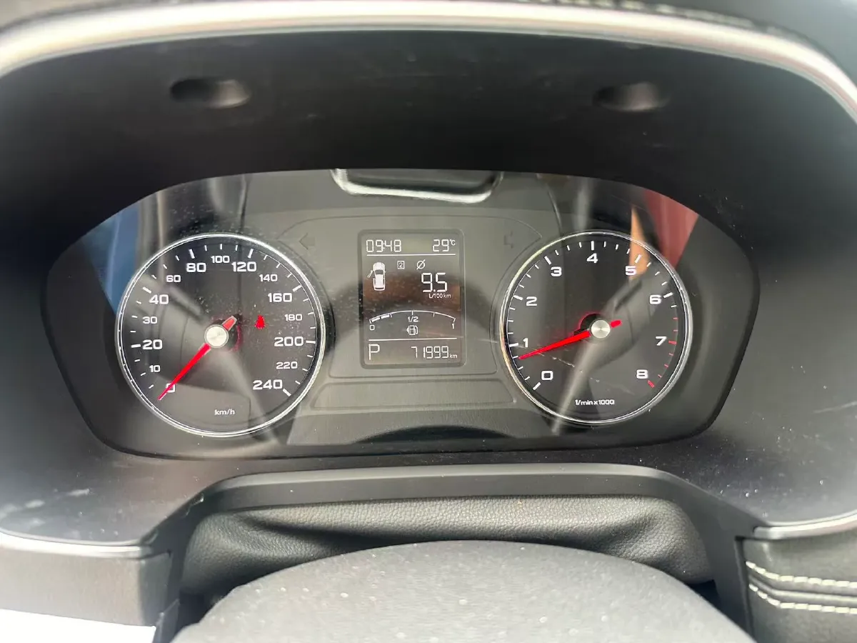 2019 Mitsubishi Eclipse Cross 1.5T 170HP L4 6MT,autocango,china used car exporter,china ev exporter,chinese used car exporter,chinese used ev exporter