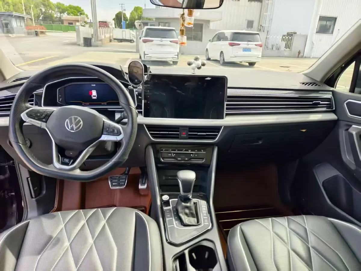 2024 Volkswagen Tiguan L 2.0T 186HP L4 7DCT,autocango,china used car exporter,china ev exporter,chinese used car exporter,chinese used ev exporter