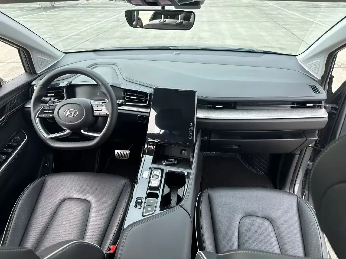 2021 Hyundai Custo 2.0T 236HP L4 8AT,autocango,china used car exporter,china ev exporter,chinese used car exporter,chinese used ev exporter