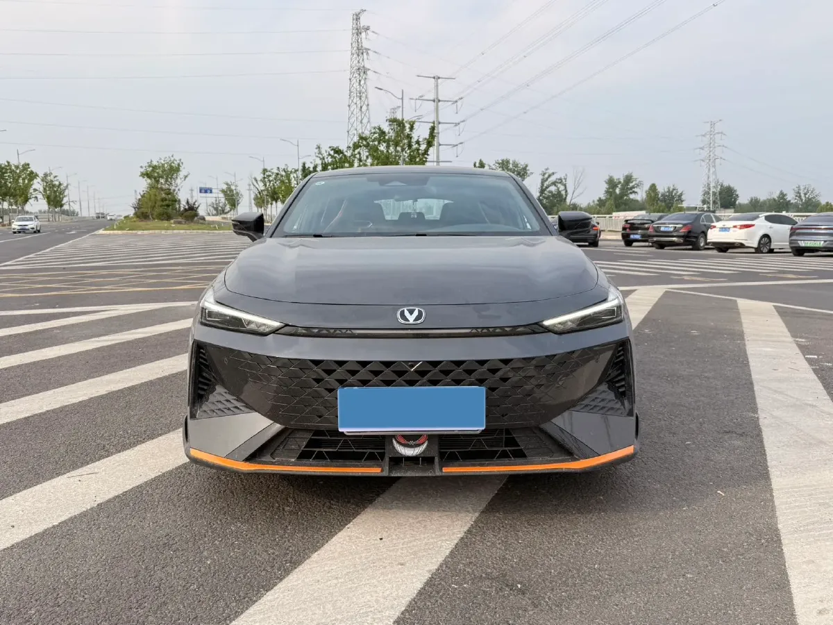 2025 ChangAn UNI-V 1.5T 192HP L4 7DCT,autocango,china used car exporter,china ev exporter,chinese used car exporter,chinese used ev exporter