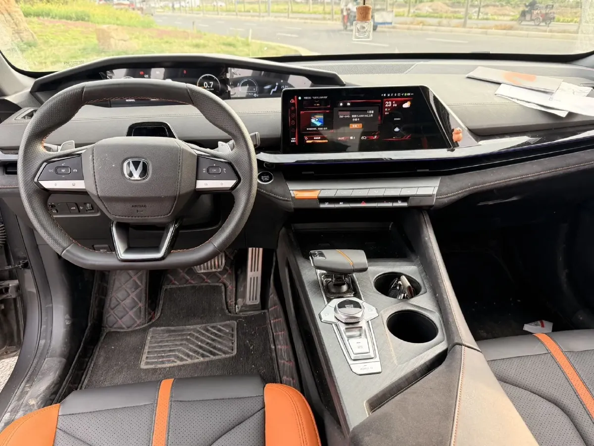 2025 ChangAn UNI-V 1.5T 192HP L4 7DCT,autocango,china used car exporter,china ev exporter,chinese used car exporter,chinese used ev exporter