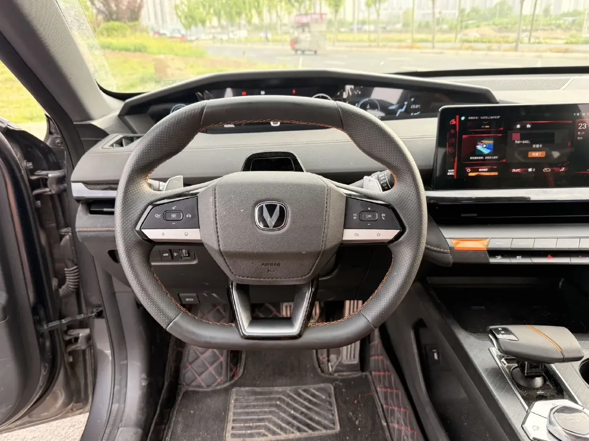 2025 ChangAn UNI-V 1.5T 192HP L4 7DCT,autocango,china used car exporter,china ev exporter,chinese used car exporter,chinese used ev exporter