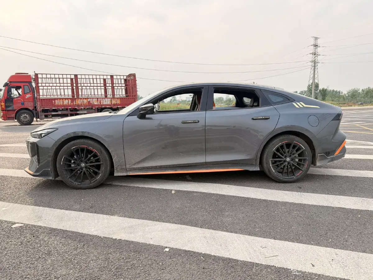 2025 ChangAn UNI-V 1.5T 192HP L4 7DCT,autocango,china used car exporter,china ev exporter,chinese used car exporter,chinese used ev exporter