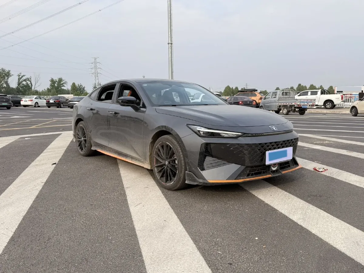 2025 ChangAn UNI-V 1.5T 192HP L4 7DCT,autocango,china used car exporter,china ev exporter,chinese used car exporter,chinese used ev exporter