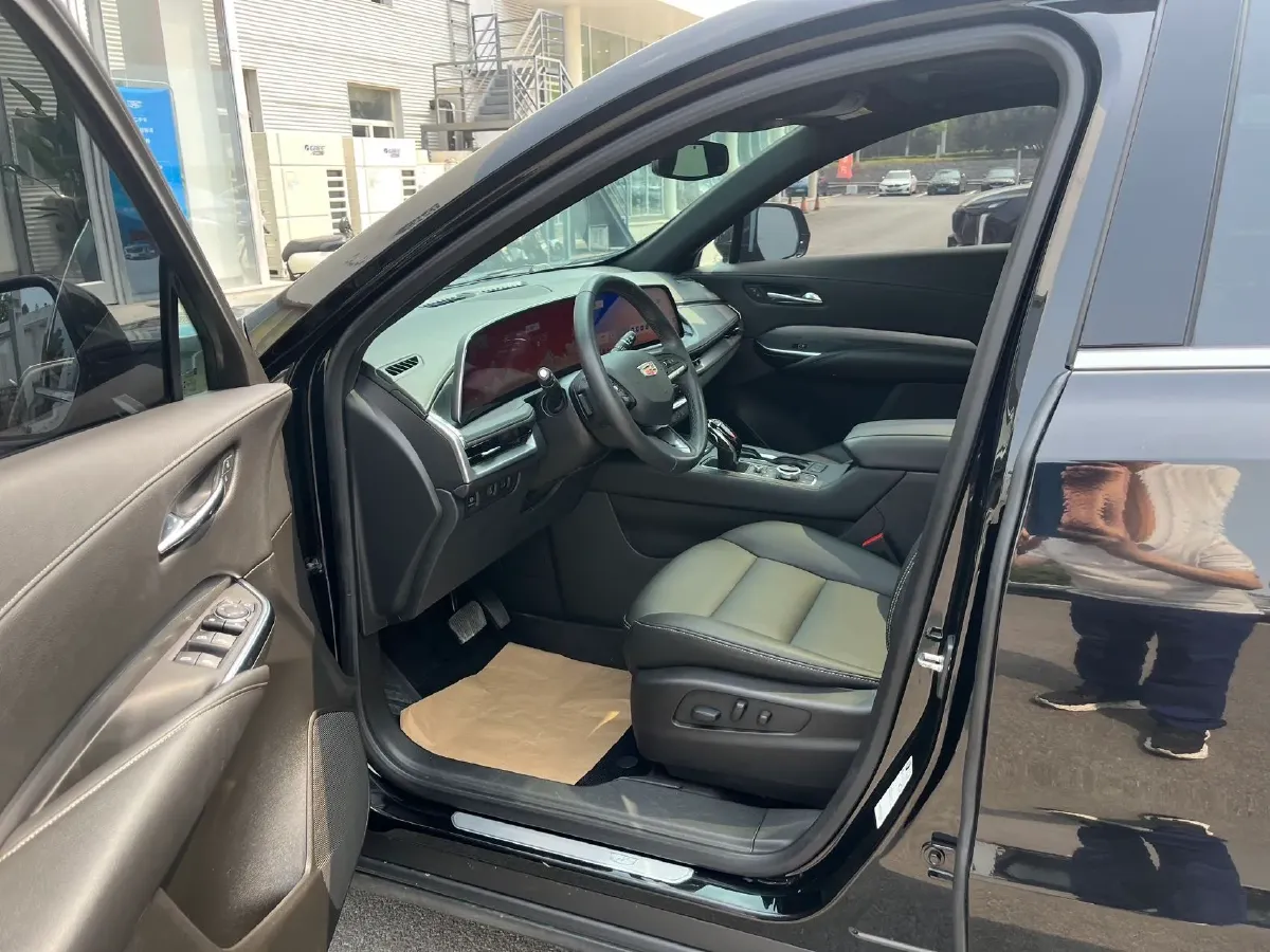 2024 Cadillac XT4 2.0T 237HP L4 9AT,autocango,china used car exporter,china ev exporter,chinese used car exporter,chinese used ev exporter