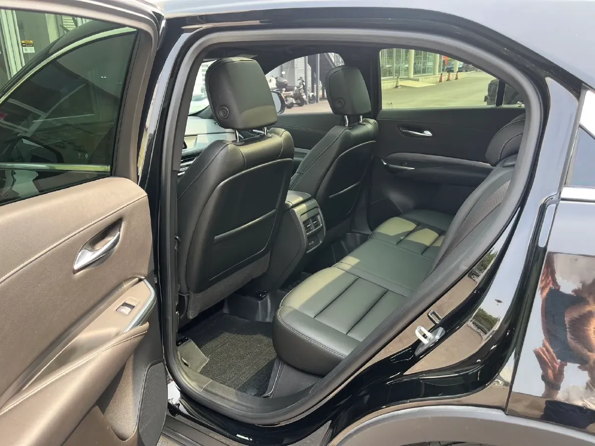 2024 Cadillac XT4 2.0T 237HP L4 9AT,autocango,china used car exporter,china ev exporter,chinese used car exporter,chinese used ev exporter