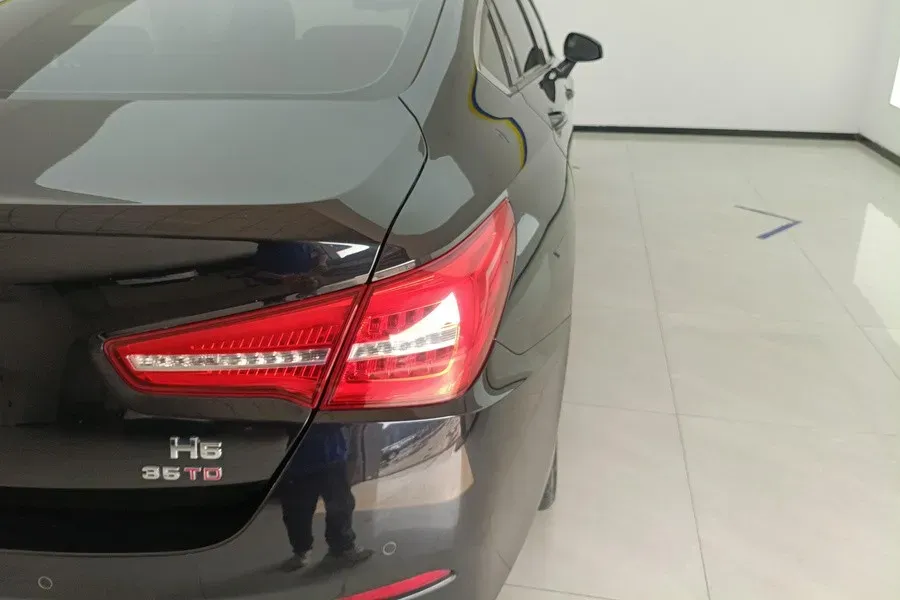 2020 HongQi H5 1.8T 197HP L4 6AT,autocango,china used car exporter,china ev exporter,chinese used car exporter,chinese used ev exporter