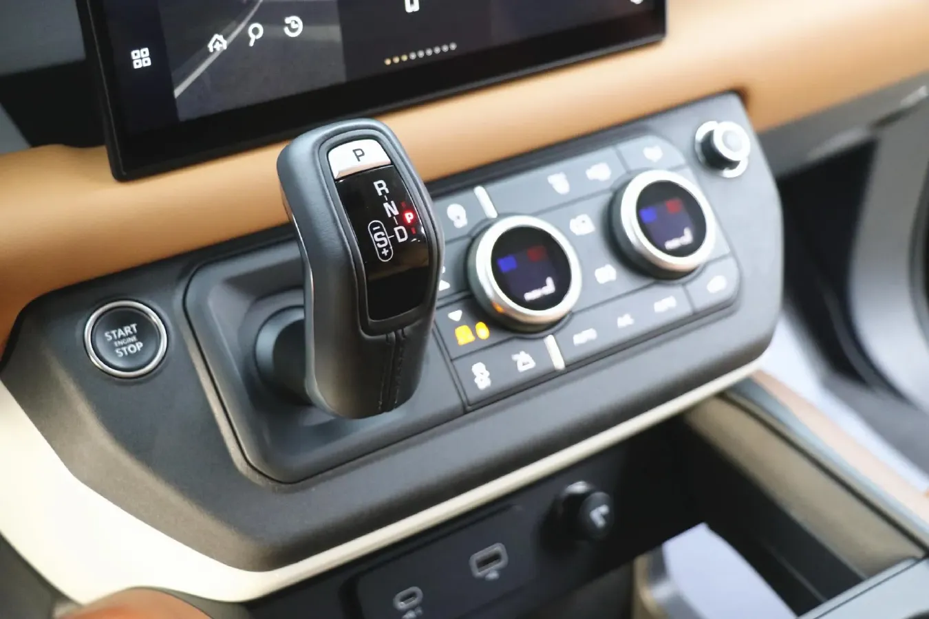 2023 Land Rover Defender 3.0T 400HP L6 8AT,autocango,china used car exporter,china ev exporter,chinese used car exporter,chinese used ev exporter