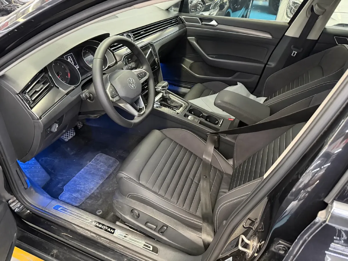 2020 Volkswagen Magotan 2.0T 186HP L4 7DCT,autocango,china used car exporter,china ev exporter,chinese used car exporter,chinese used ev exporter