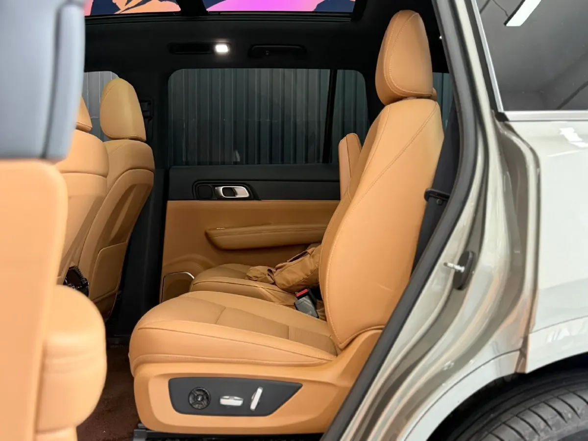 2021 Li ONE Range Extended 131HP REEV 40.5KWH,autocango,china used car exporter,china ev exporter,chinese used car exporter,chinese used ev exporter