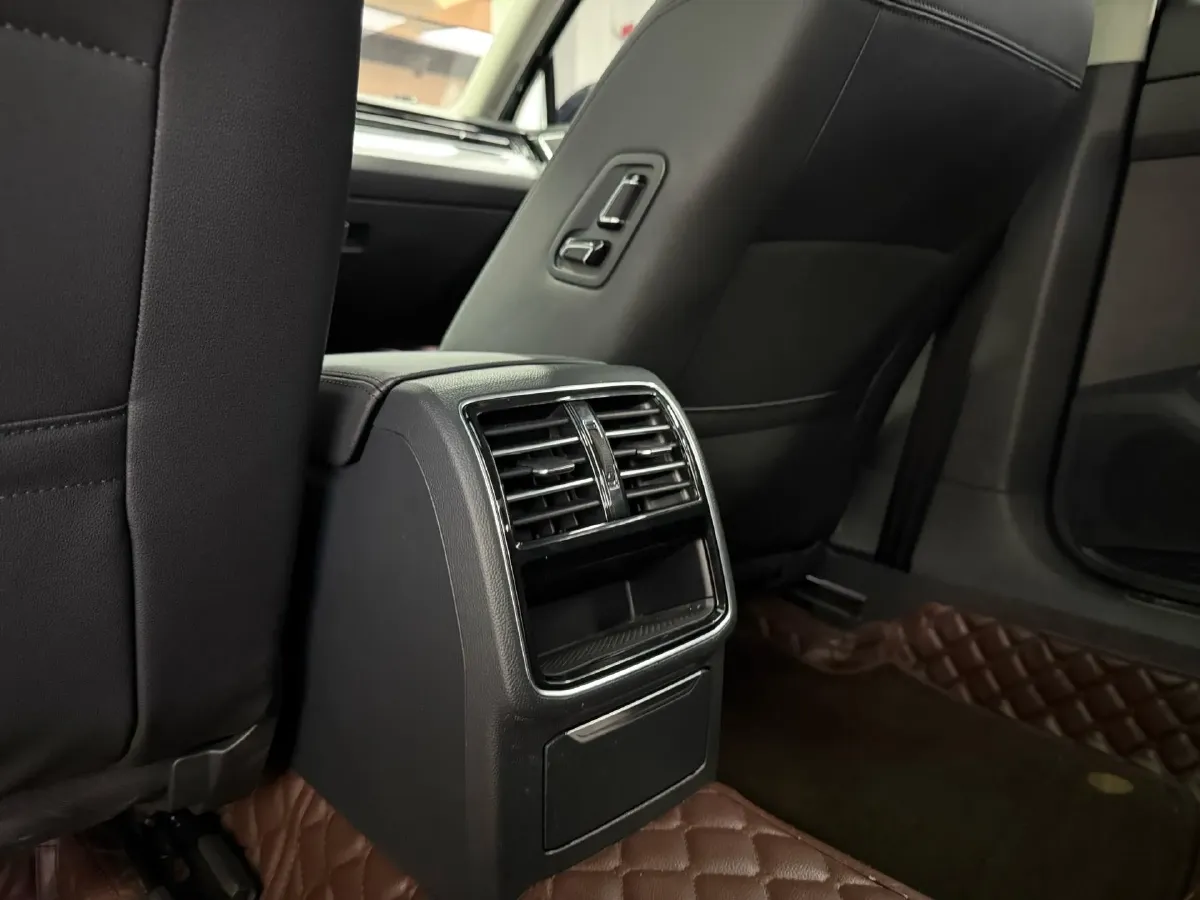 2018 Volkswagen Magotan 1.8T 180HP L4 7DCT,autocango,china used car exporter,china ev exporter,chinese used car exporter,chinese used ev exporter