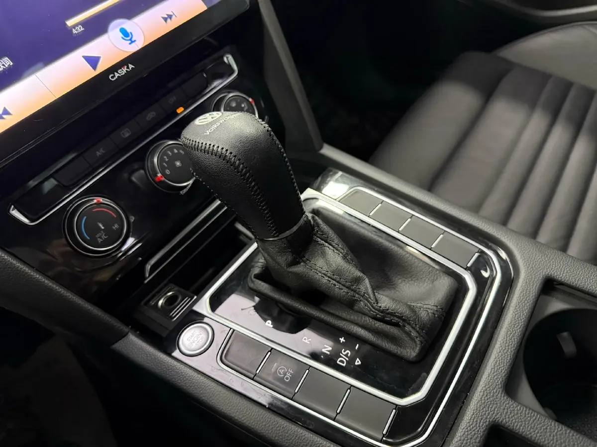 2018 Volkswagen Magotan 1.8T 180HP L4 7DCT,autocango,china used car exporter,china ev exporter,chinese used car exporter,chinese used ev exporter