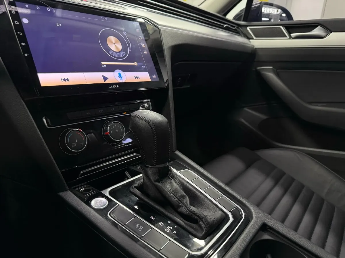 2018 Volkswagen Magotan 1.8T 180HP L4 7DCT,autocango,china used car exporter,china ev exporter,chinese used car exporter,chinese used ev exporter