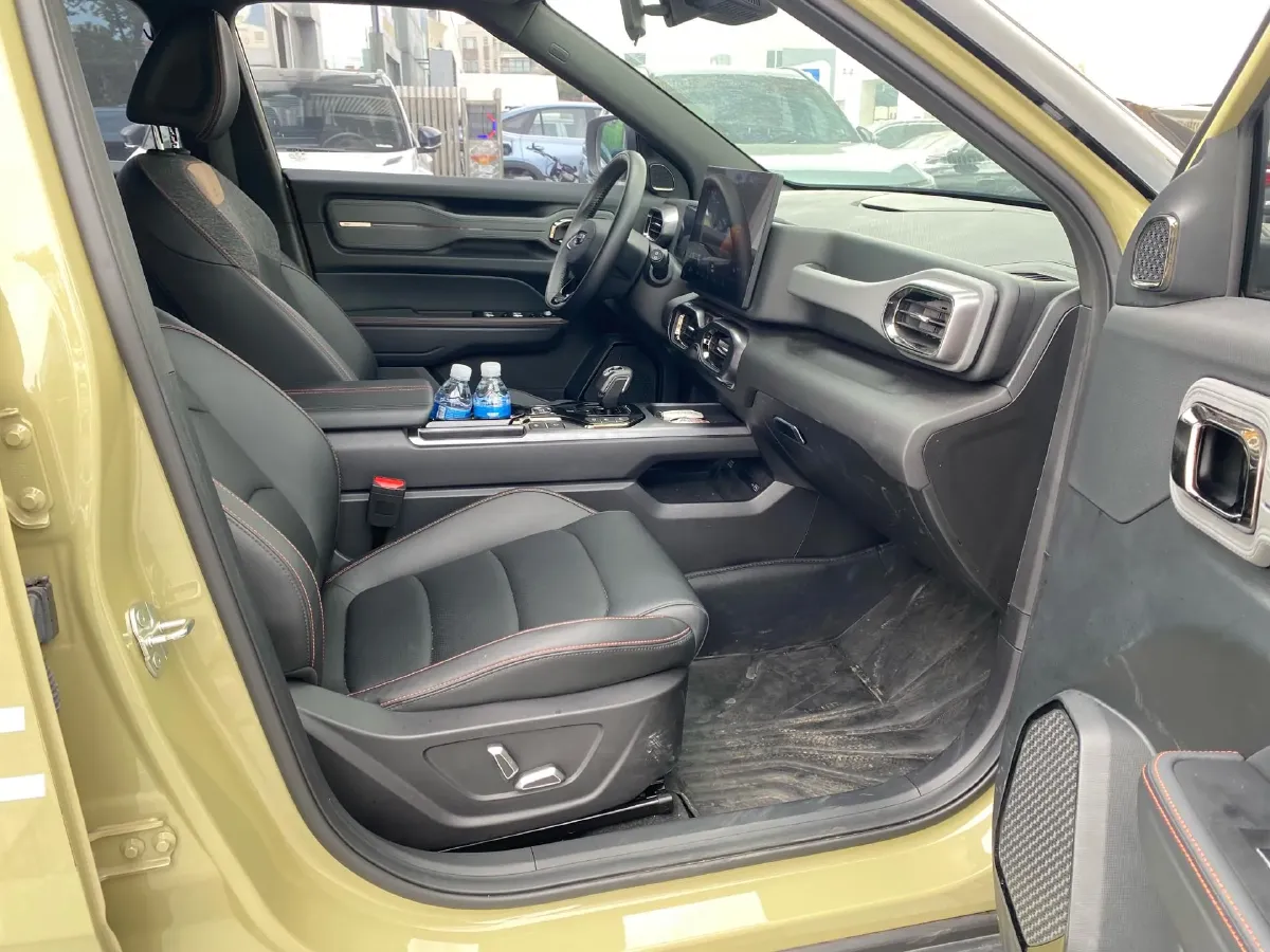 2025 Geely Cowboy 1.5T 181HP L4 7DCT,autocango,china used car exporter,china ev exporter,chinese used car exporter,chinese used ev exporter