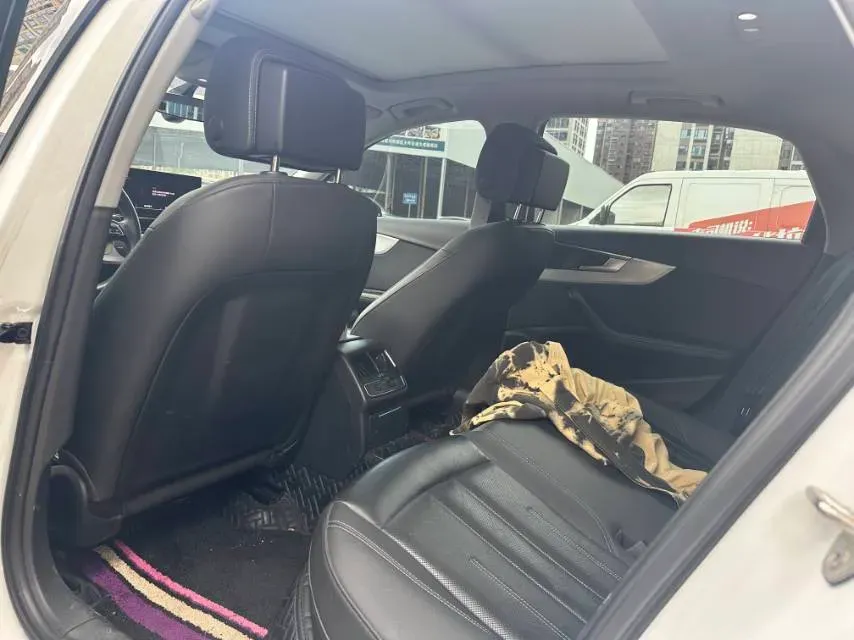 2020 Audi A4L 2.0T 190HP L4 7DCT,autocango,china used car exporter,china ev exporter,chinese used car exporter,chinese used ev exporter