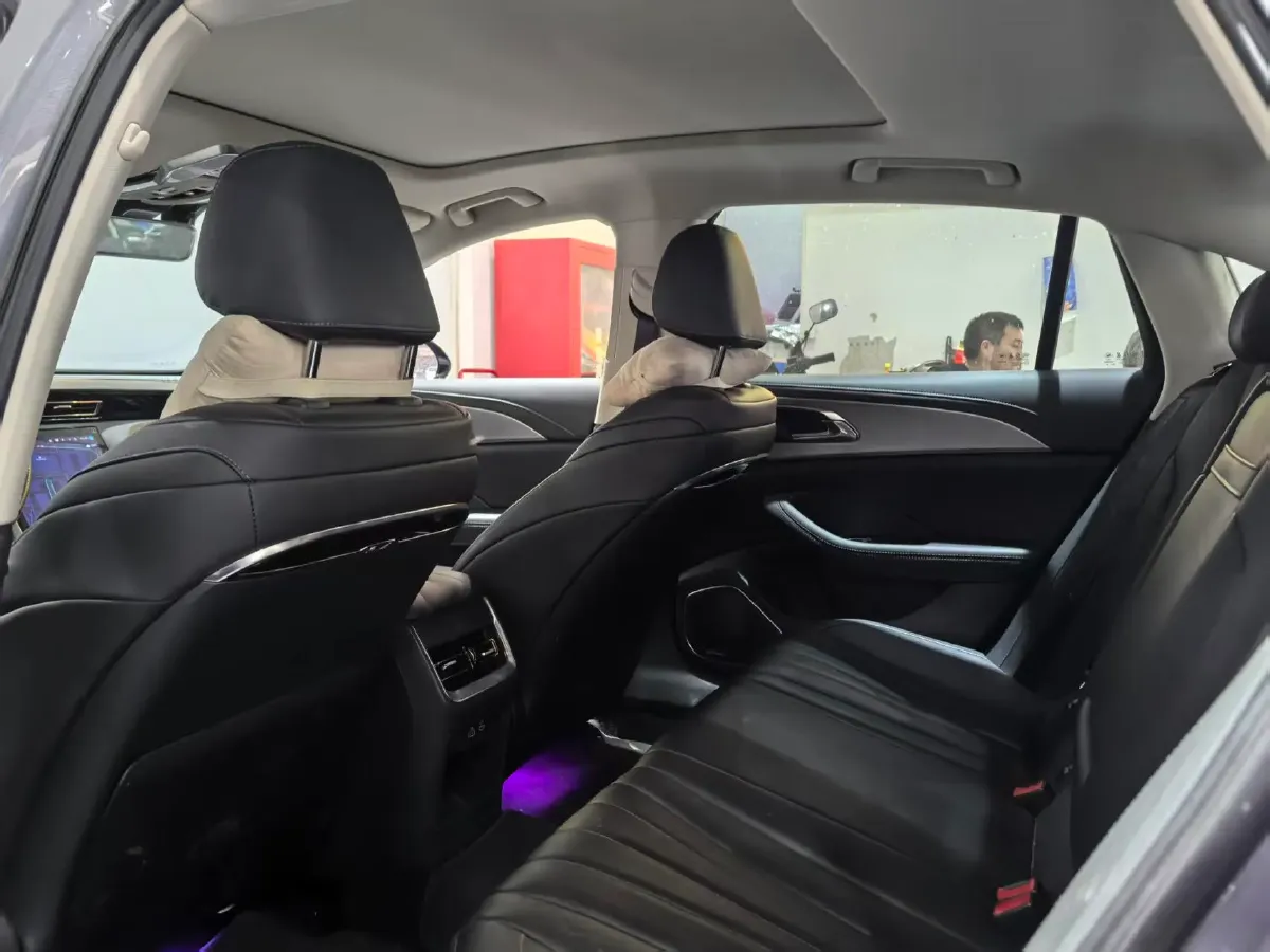 2024 HongQi H5 2.0T 224HP L4 8AT,autocango,china used car exporter,china ev exporter,chinese used car exporter,chinese used ev exporter