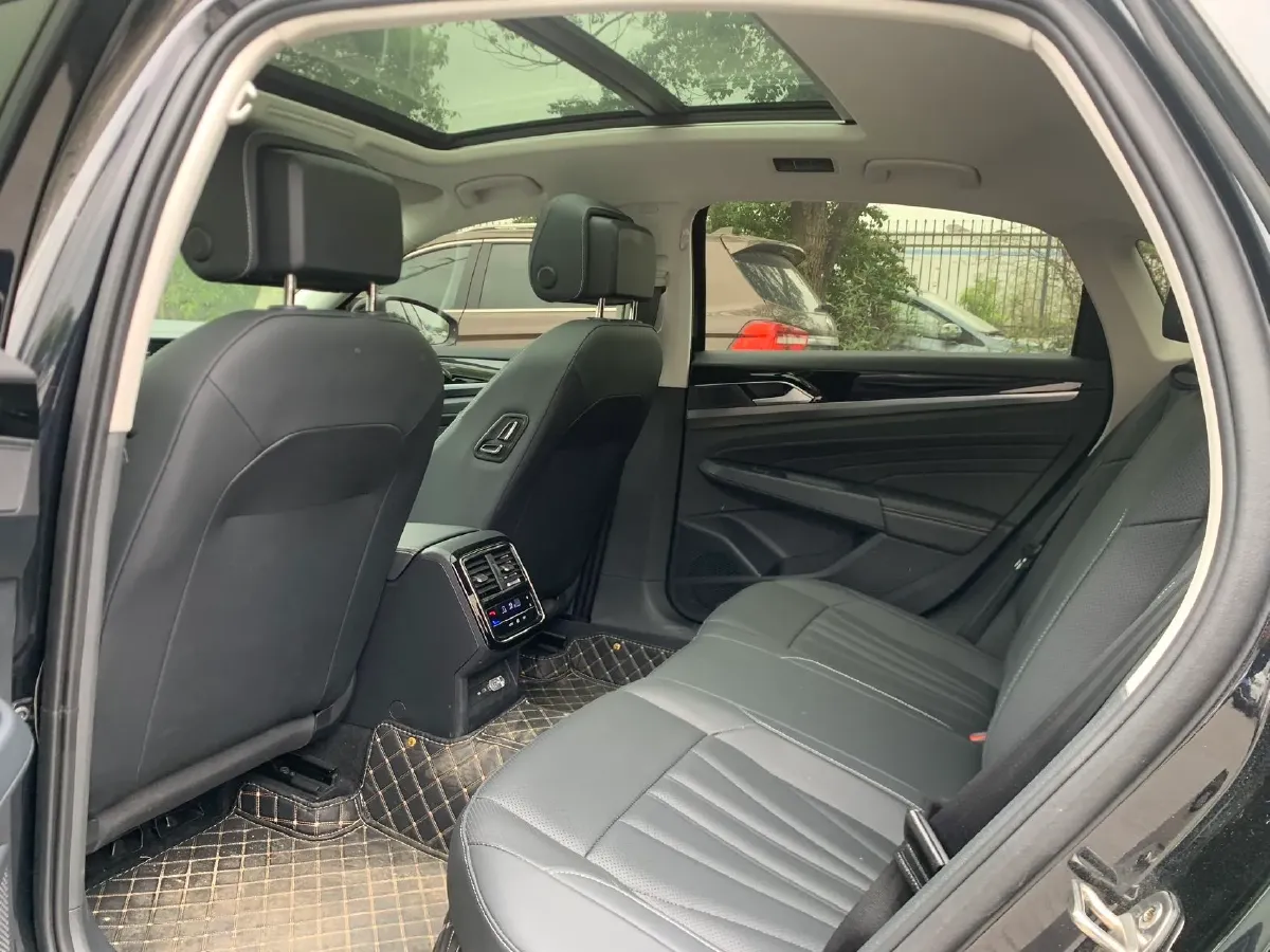 2024 Volkswagen Passat 2.0T 220HP L4 7DCT,autocango,china used car exporter,china ev exporter,chinese used car exporter,chinese used ev exporter