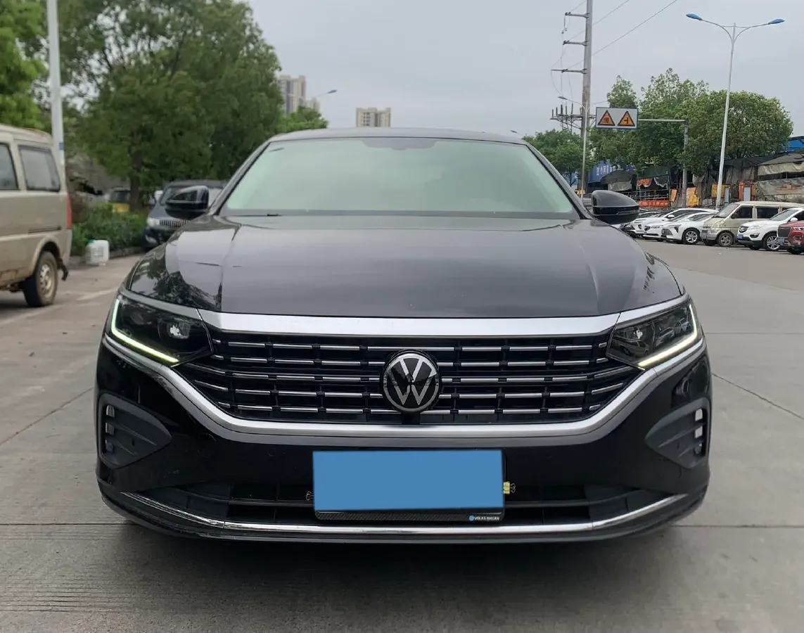 2024 Volkswagen Passat 2.0T 220HP L4 7DCT,autocango,china used car exporter,china ev exporter,chinese used car exporter,chinese used ev exporter