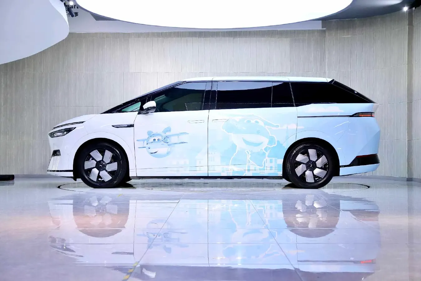 2024 Xpeng X9 BEV 101.5KWH,autocango,china used car exporter,china ev exporter,chinese used car exporter,chinese used ev exporter