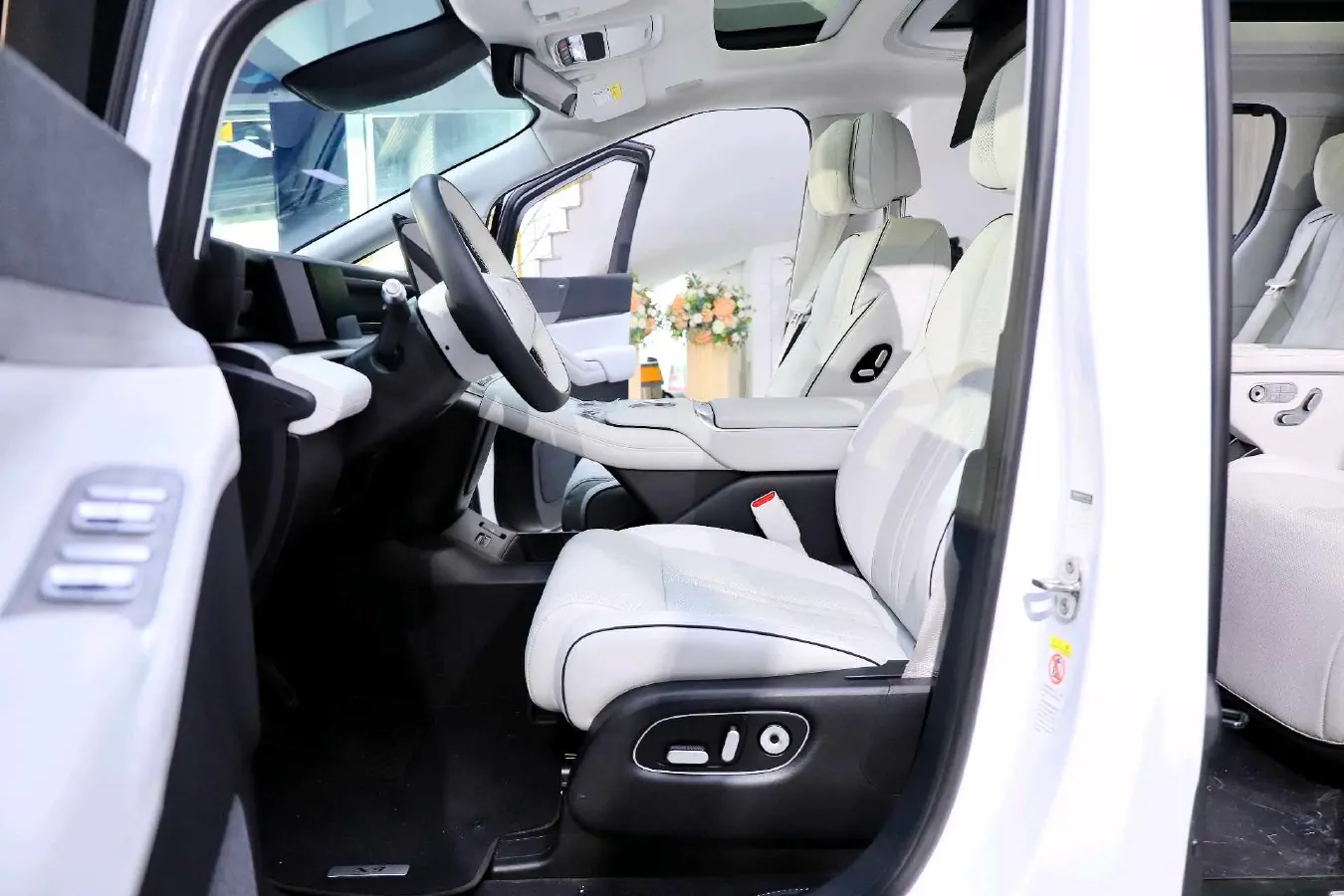 2024 Xpeng X9 BEV 101.5KWH,autocango,china used car exporter,china ev exporter,chinese used car exporter,chinese used ev exporter