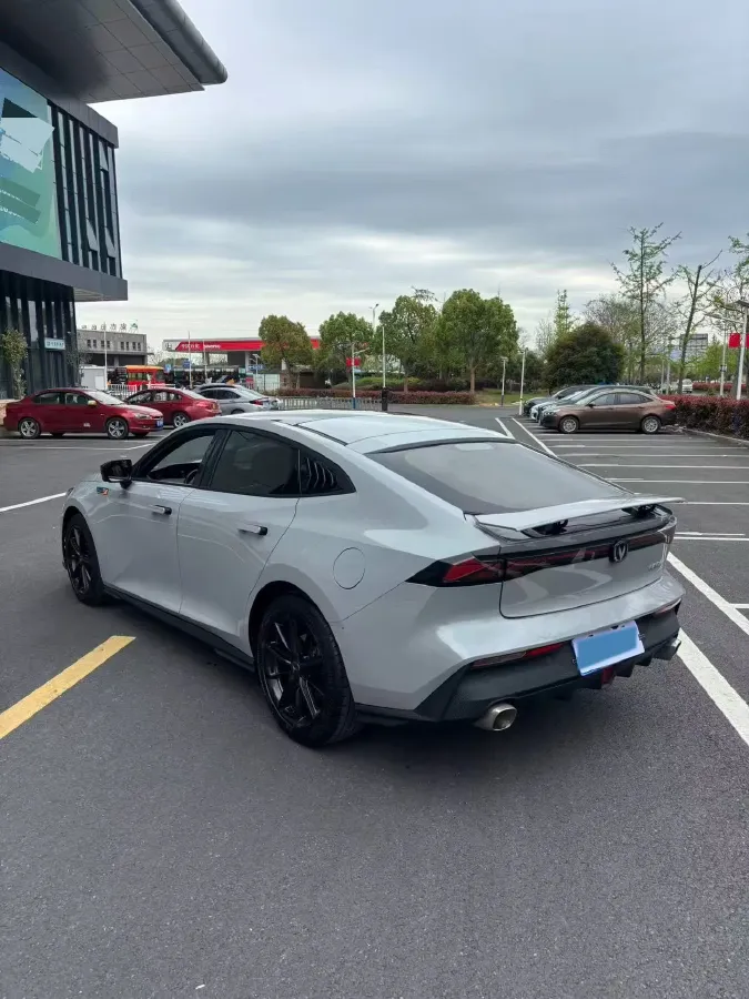 2022 ChangAn UNI-V 1.5T 188HP L4 7DCT,autocango,china used car exporter,china ev exporter,chinese used car exporter,chinese used ev exporter