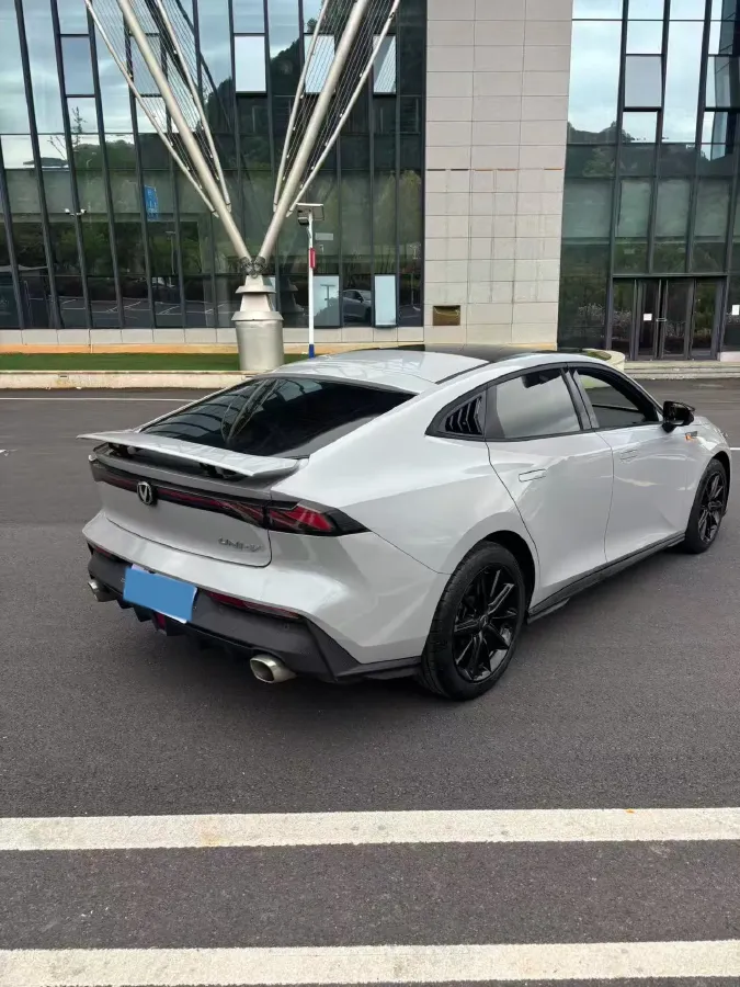 2022 ChangAn UNI-V 1.5T 188HP L4 7DCT,autocango,china used car exporter,china ev exporter,chinese used car exporter,chinese used ev exporter