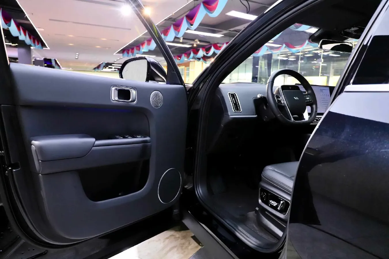 2024 Li L8 Range Extended 154HP REEV 52.3KWH,autocango,china used car exporter,china ev exporter,chinese used car exporter,chinese used ev exporter