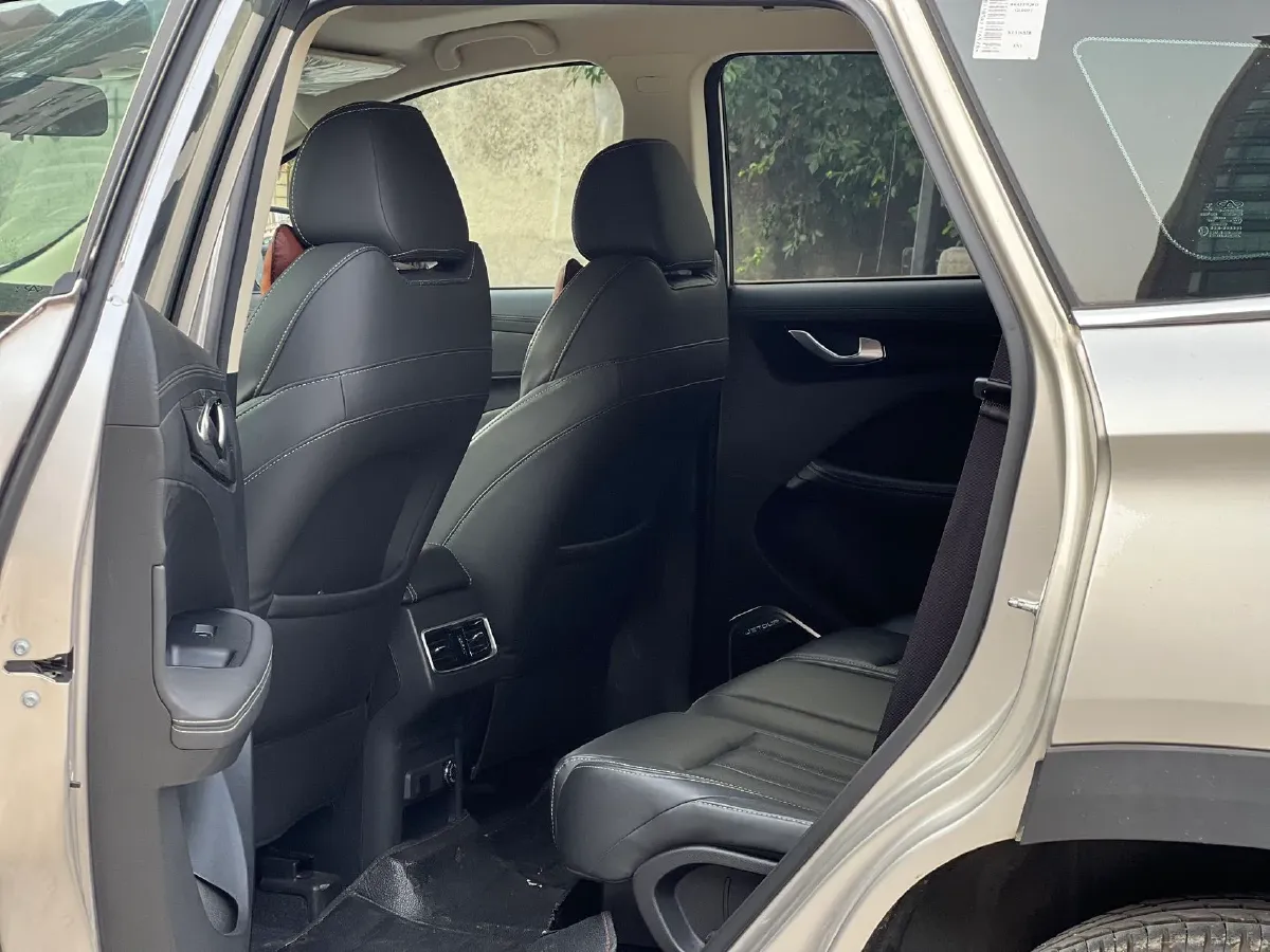 2019 Jetour X90 1.5T 156HP L4 6MT,autocango,china used car exporter,china ev exporter,chinese used car exporter,chinese used ev exporter