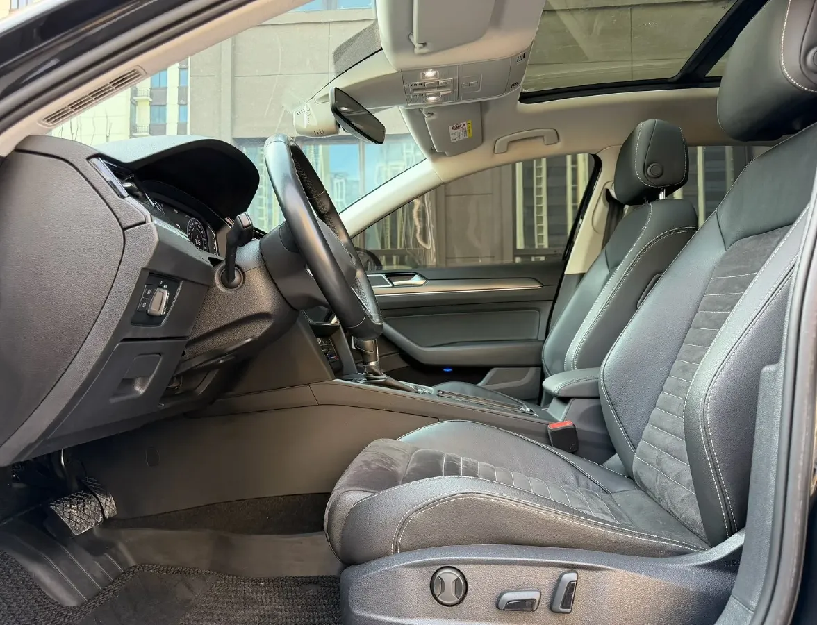 2020 Volkswagen Magotan 2.0T 220HP L4 7DCT,autocango,china used car exporter,china ev exporter,chinese used car exporter,chinese used ev exporter